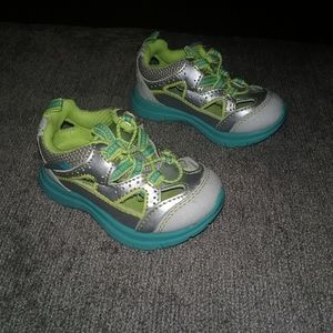 OshKosh Water Shoes Sneakers Size US 5 EU 29